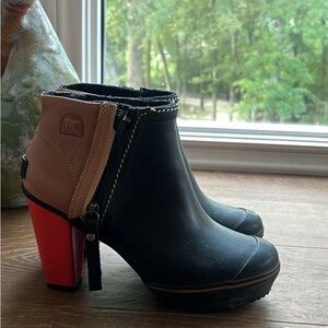 Sorel Black and Tan Heeled Boots with Chunky Heel